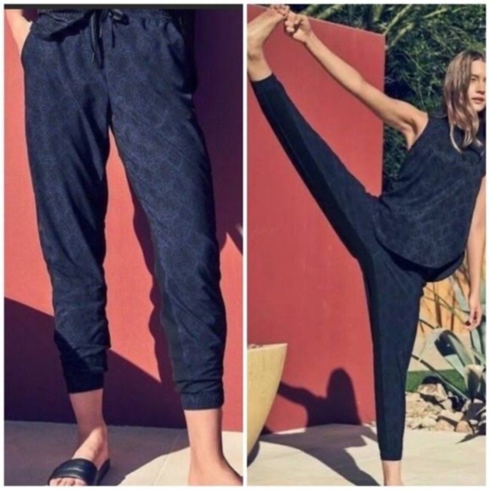 Athleta Brooklyn Navy Python Print High Waisted Joggers Size 0 EUC